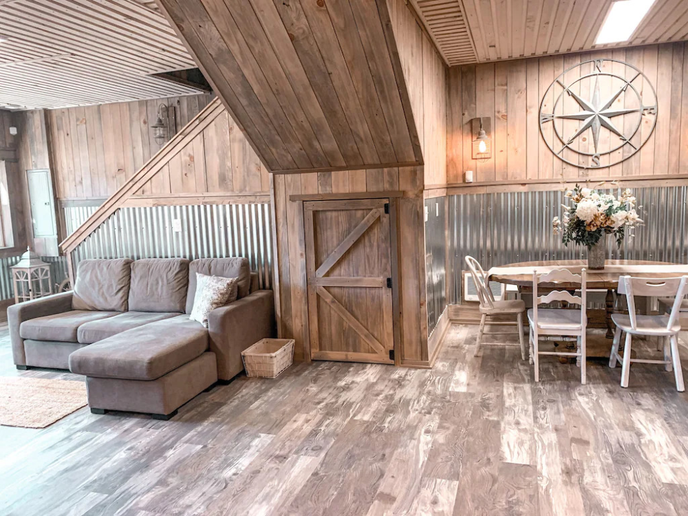 A living room with a couch and table in it